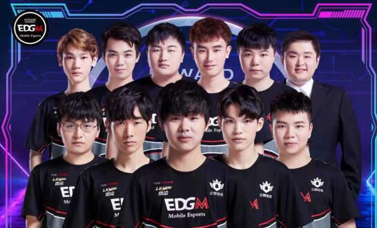 她会更加努 她会更加努